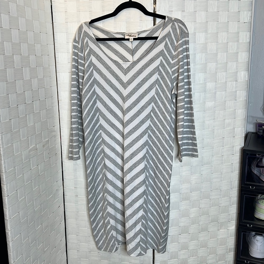𝅺allison Brittany Grey and White Stripe Dress SZ L